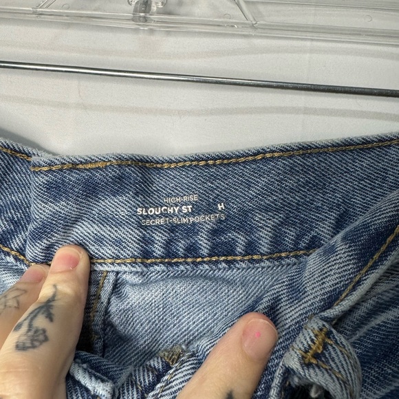 Old Navy High Rise Distressed Blue Jeans - Size 4 - Picture 6 of 8